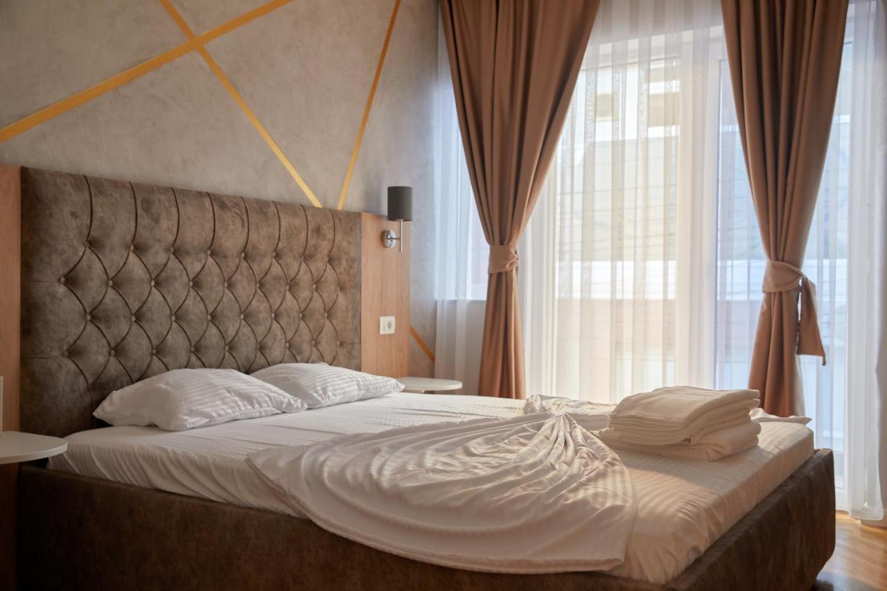 Amico Hotel Pristina Eksteriør bilde