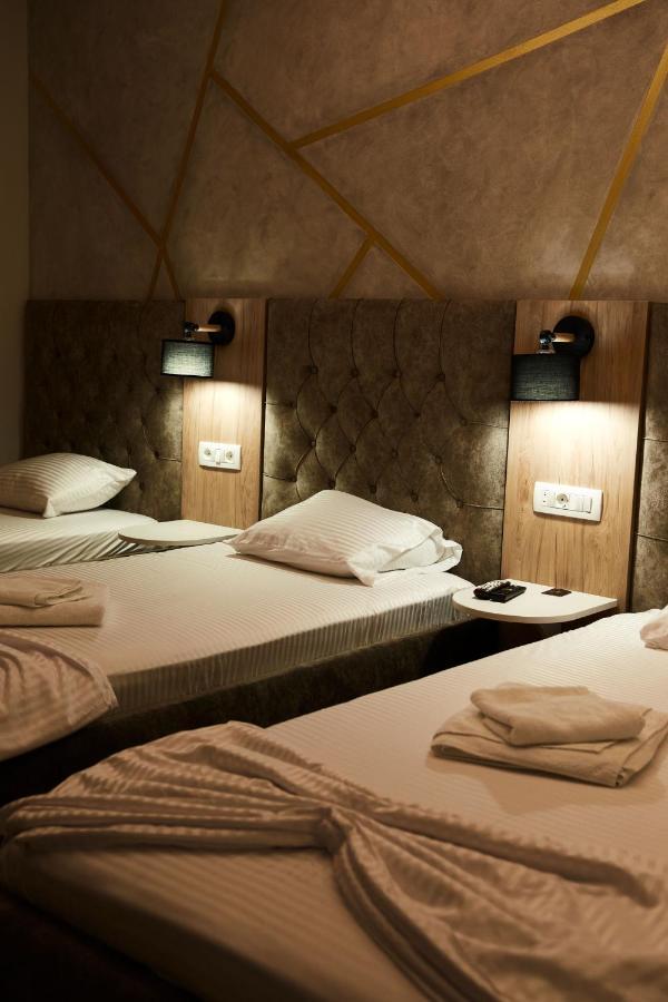 Amico Hotel Pristina Eksteriør bilde