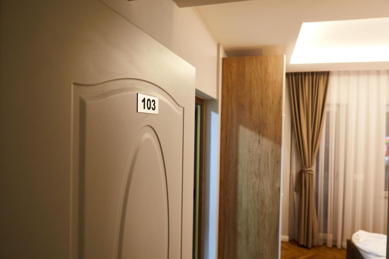 Amico Hotel Pristina Eksteriør bilde