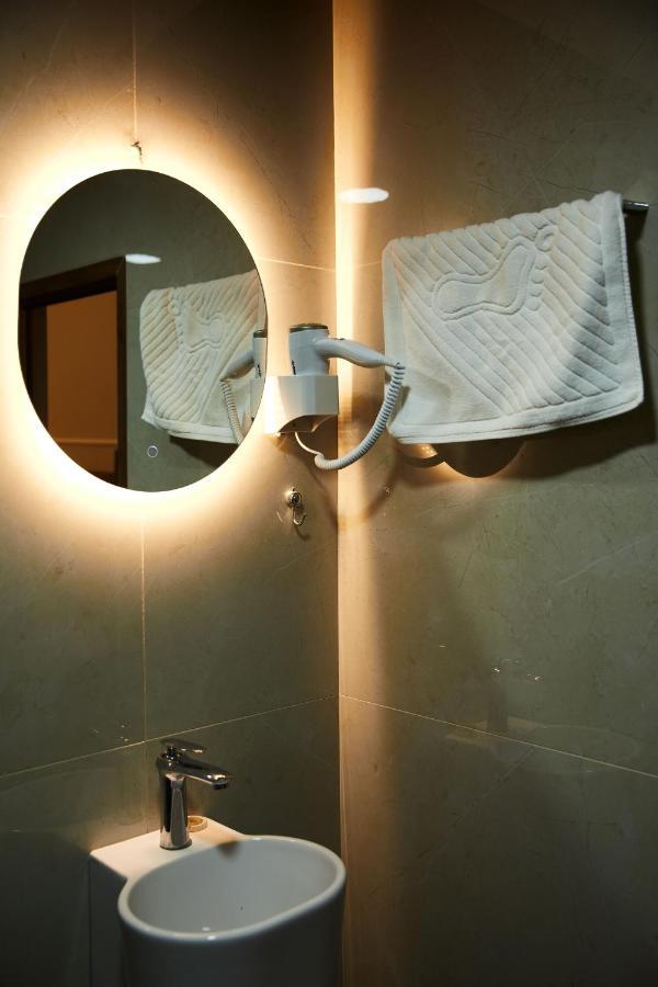 Amico Hotel Pristina Eksteriør bilde